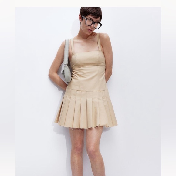 NWT low back dress with pleated skirt - Picture 5 of 5